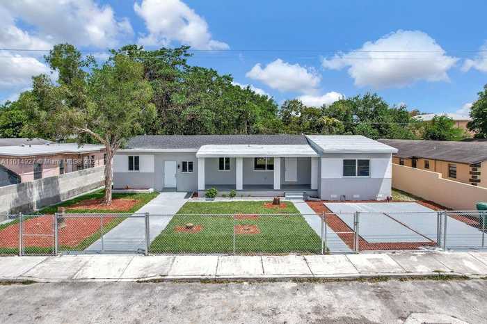 photo 2: 6825 NW 5th Ct, Miami FL 33150