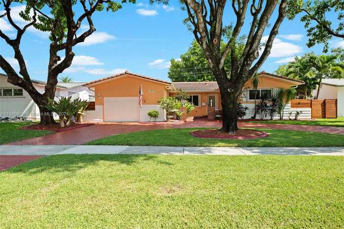 photo 1: 1115 Dove Ave, Miami Springs FL 33166