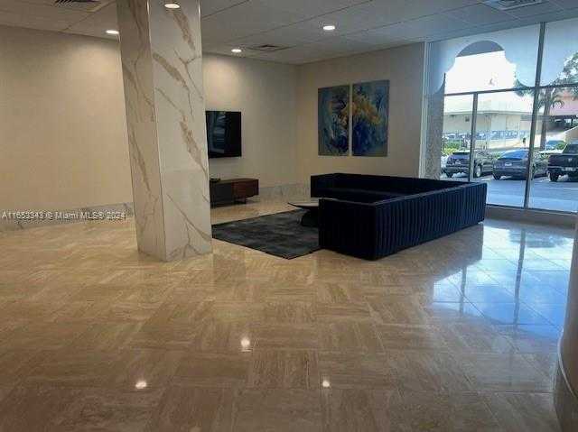 photo 3: 250 174th St Unit 317, Sunny Isles Beach FL 33160