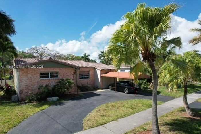 photo 2: 1516 Wiley St, Hollywood FL 33020