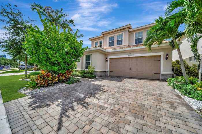 photo 1: 4320 Large Leaf Ln, Hollywood FL 33021