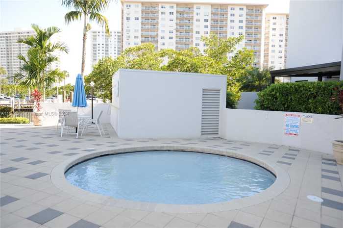 photo 21: 456 Poinciana Dr Unit 1620, Sunny Isles Beach FL 33160