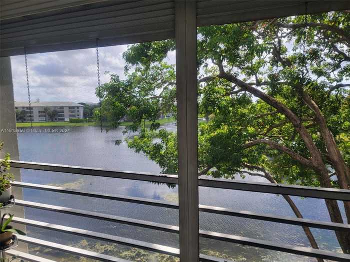 photo 2: 9235 Lagoon Pl Unit 403, Davie FL 33324