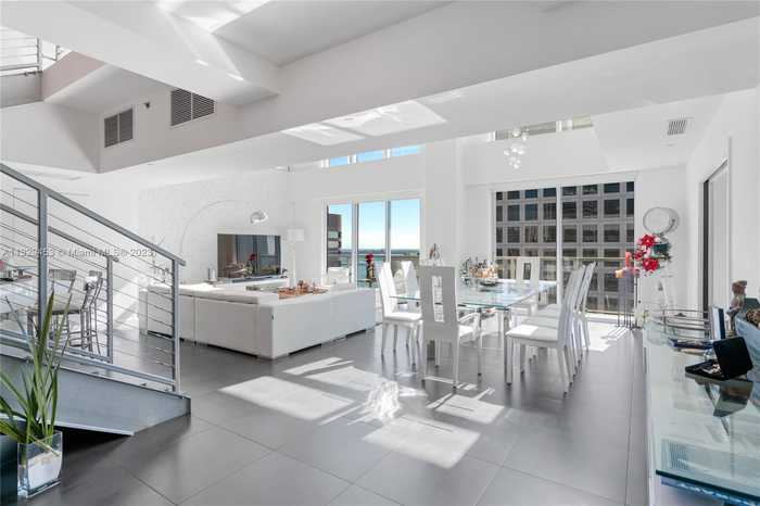 photo 2: 500 Brickell Ave Unit PH-4, Miami FL 33131