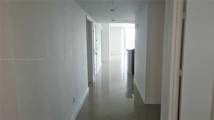 photo 2: 15051 Royal Oaks Ln Unit 1706, North Miami FL 33181