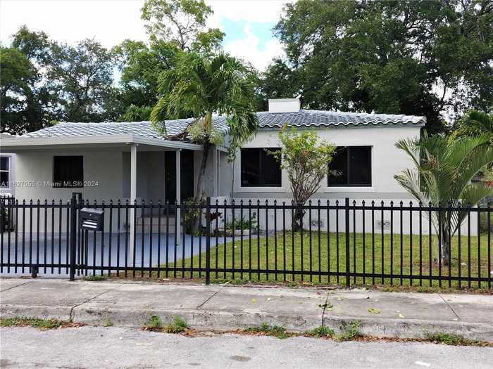 photo 2: 251 NW 45 ST, Miami FL 33127