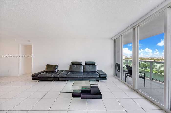 photo 18: 100 Bayview Dr Unit 1231, Sunny Isles Beach FL 33160