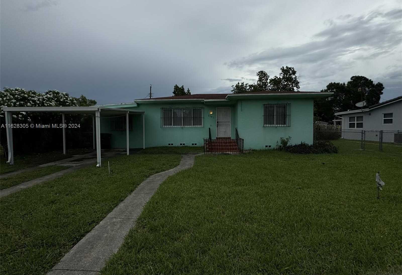 photo 3: 1141 W 31st St, Hialeah FL 33012