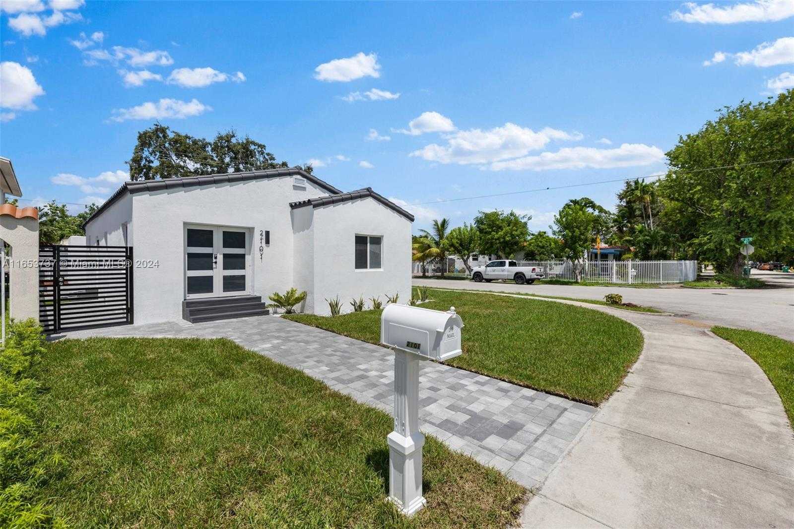 photo 1: 2101 SW 16th Ter, Miami FL 33145