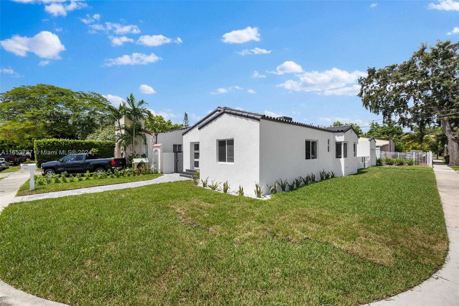 photo 2: 2101 SW 16th Ter, Miami FL 33145