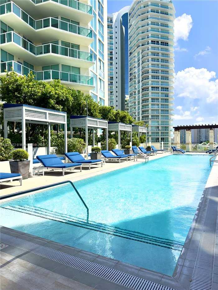 photo 9: 150 Sunny Isles Blvd Unit 1-1403, Sunny Isles Beach FL 33160