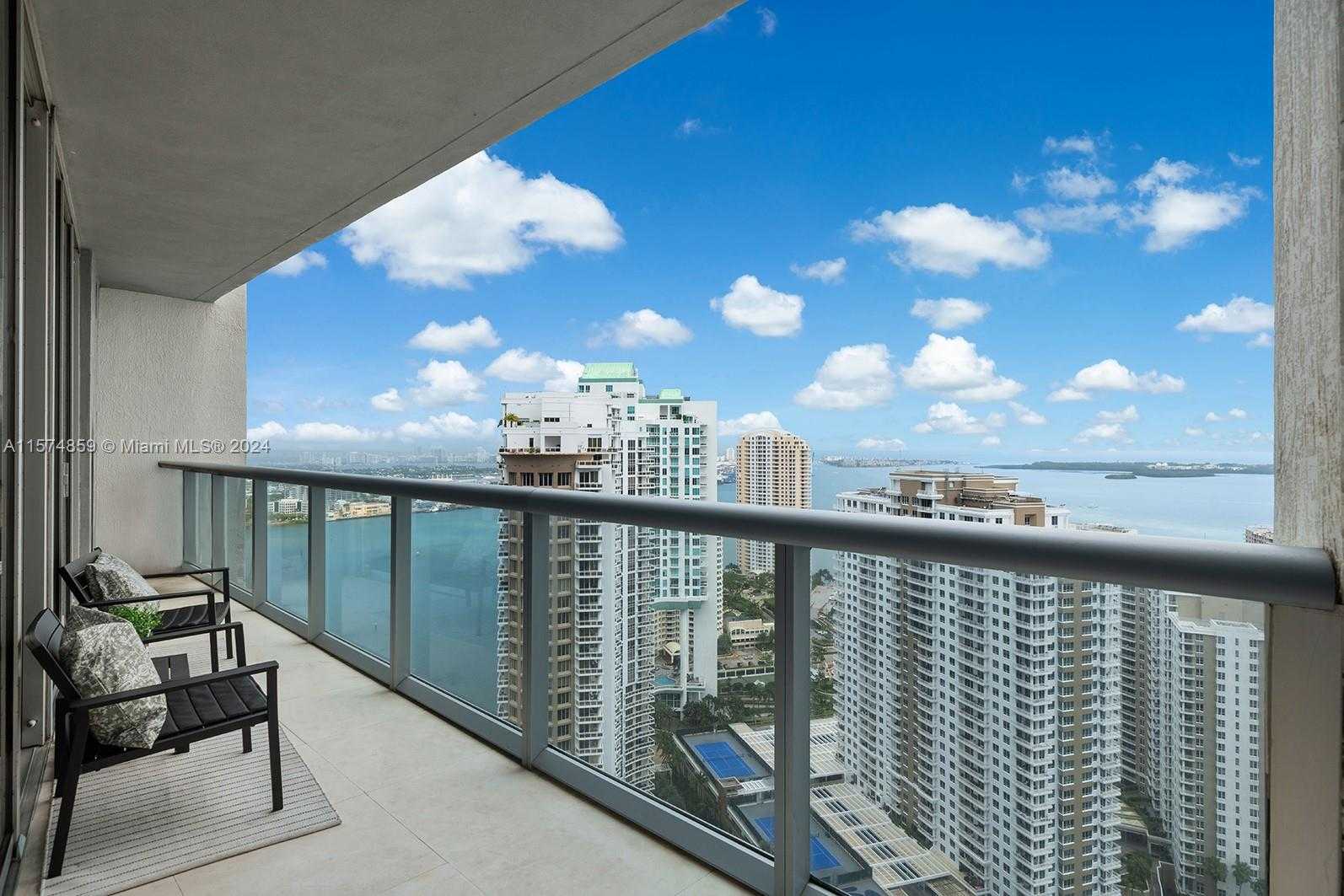 photo 3: 475 Brickell Ave Unit 3607, Miami FL 33131