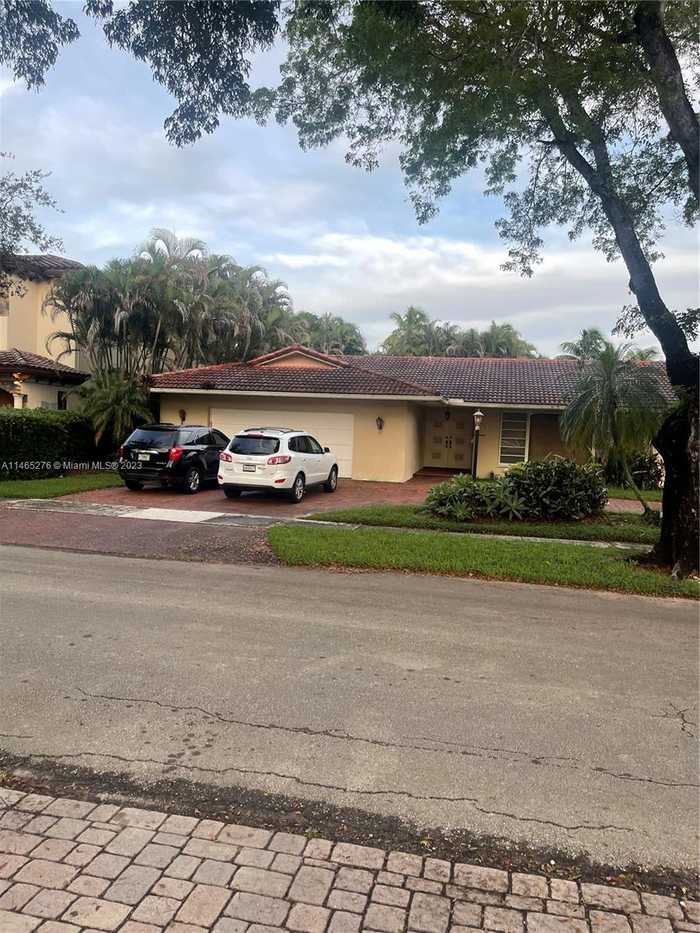 photo 2: 16120 E Troon Cir, Miami Lakes FL 33014