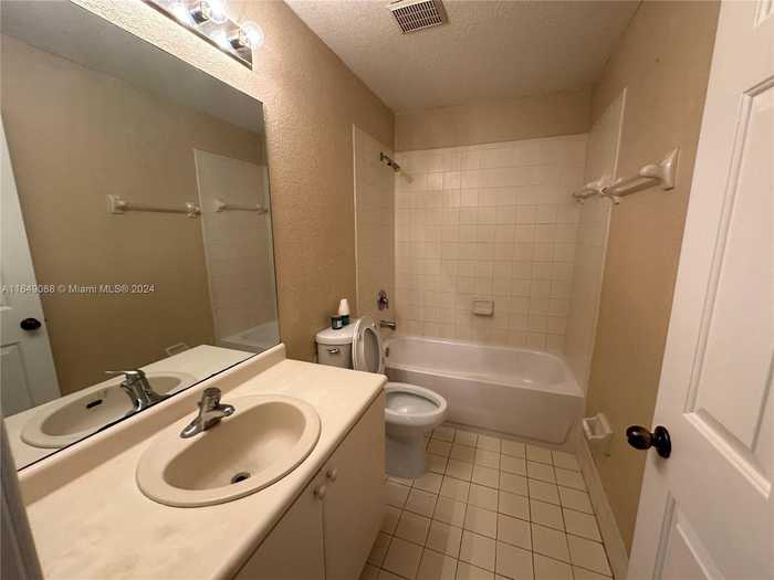 photo 5: 2720 SE 15th Rd Unit 13, Homestead FL 33035