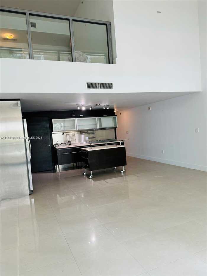 photo 9: 6000 Collins Ave Unit 313, Miami Beach FL 33140