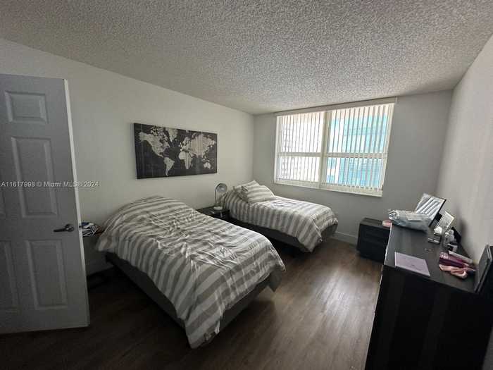 photo 7: 1155 Brickell Bay Dr Unit 1702, Miami FL 33131