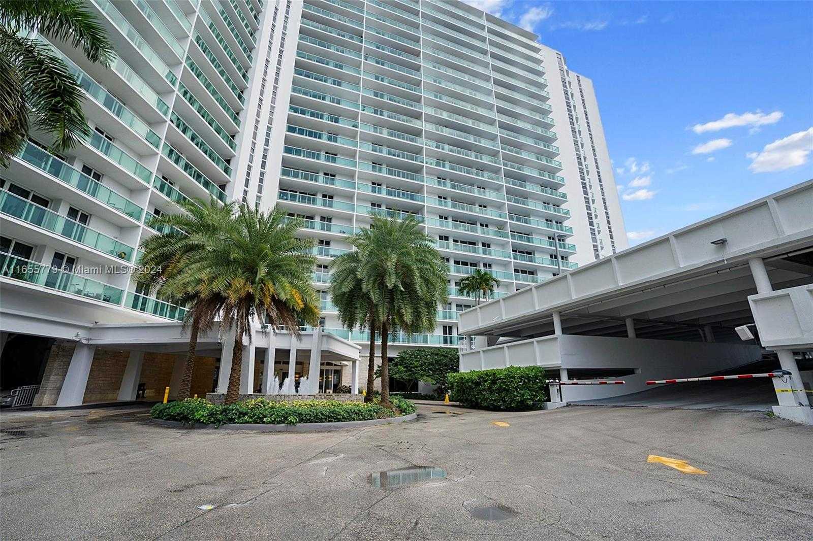 photo 3: 100 Bayview Dr Unit 215, Sunny Isles Beach FL 33160