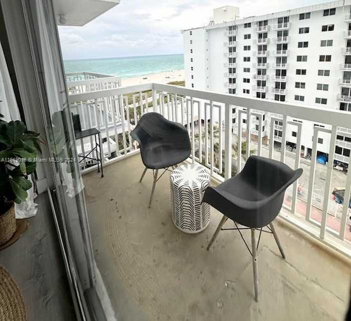 photo 1: 401 Ocean Dr Unit 910, Miami Beach FL 33139