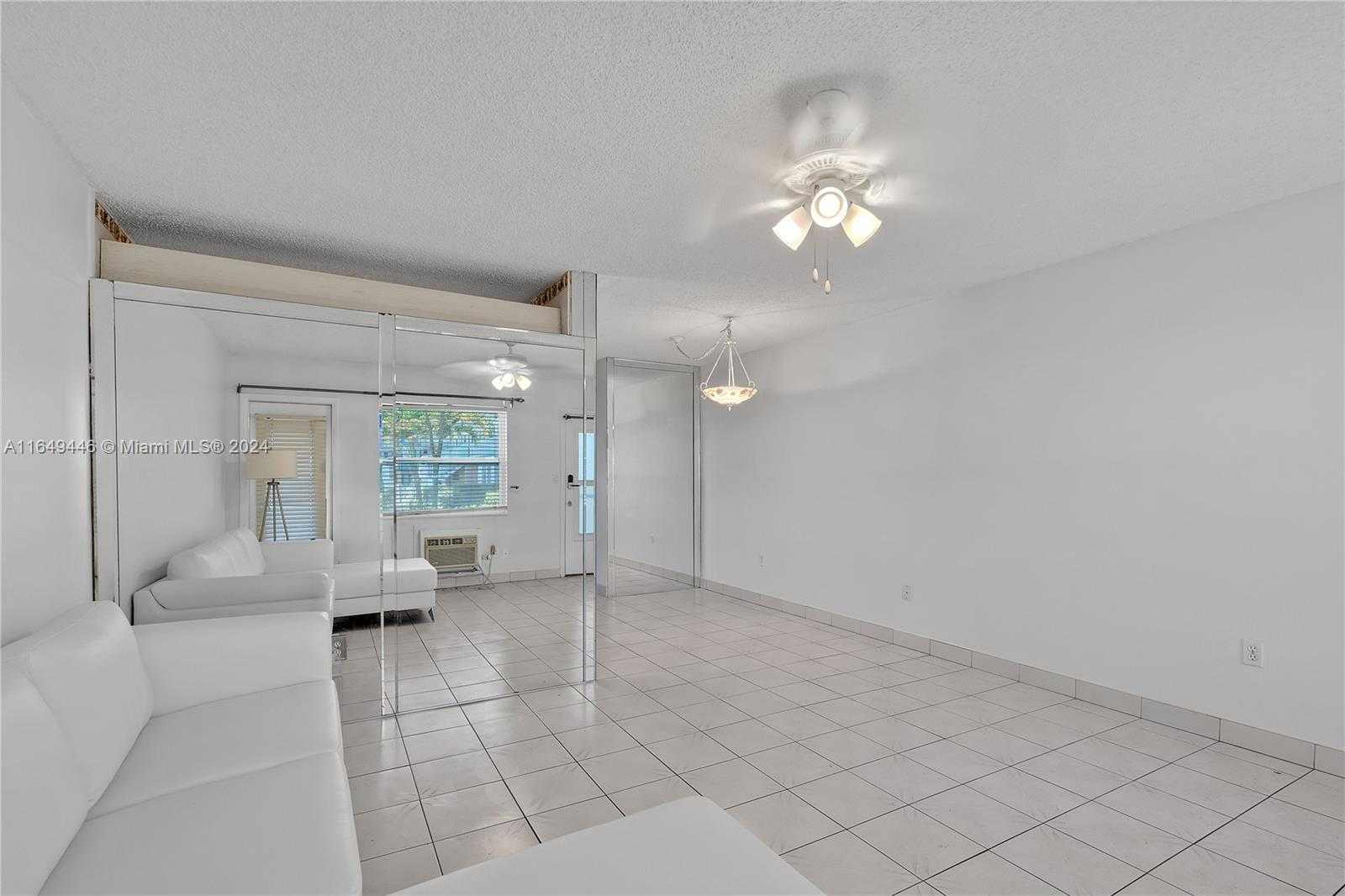 photo 3: 15610 NE 6th Ave Unit 5C, Miami FL 33162