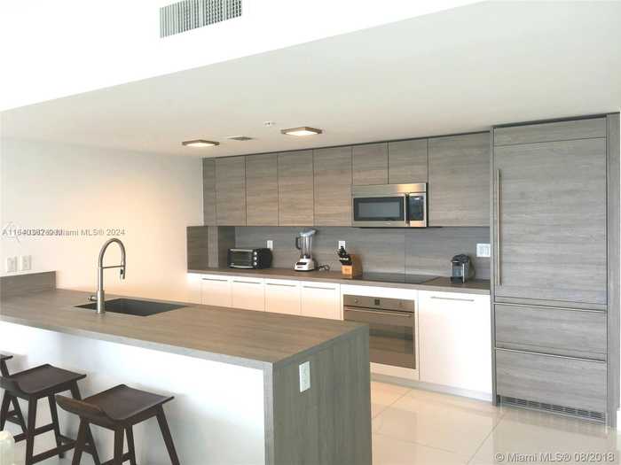 photo 2: 400 Sunny Isles Blvd Unit 1019, Sunny Isles Beach FL 33160