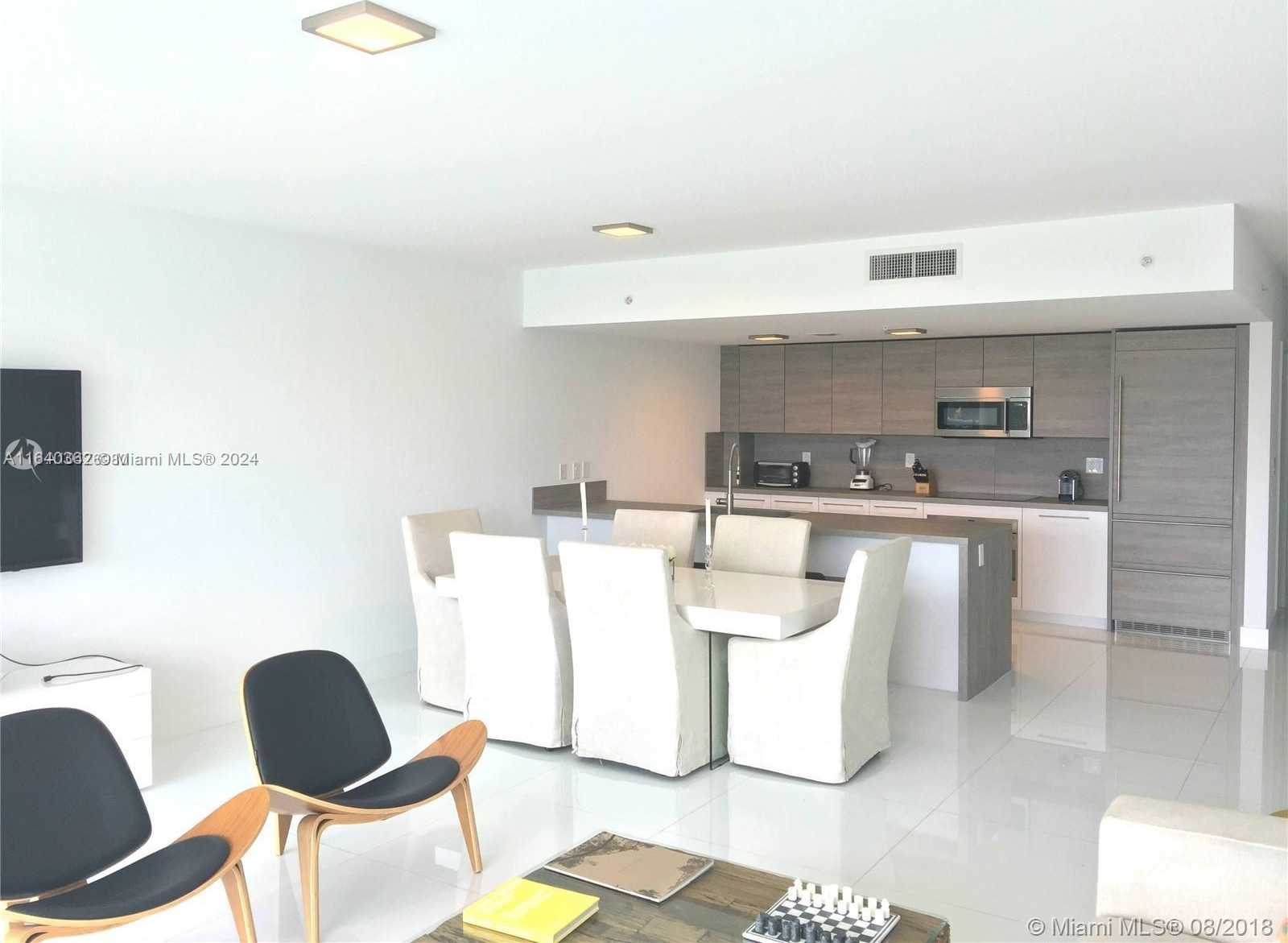 photo 3: 400 Sunny Isles Blvd Unit 1019, Sunny Isles Beach FL 33160