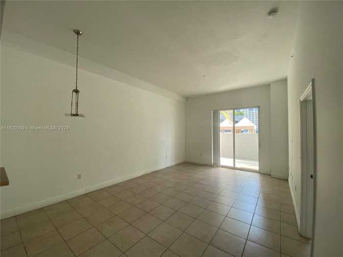 photo 2: 1250 S Miami Ave Unit 812, Miami FL 33130