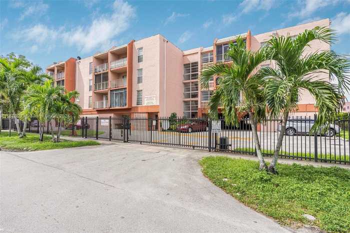 photo 2: 6130 W 19th Ave Unit 101, Hialeah FL 33012