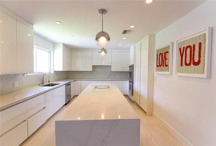 photo 1: 761 Ridgewood Rd, Key Biscayne FL 33149