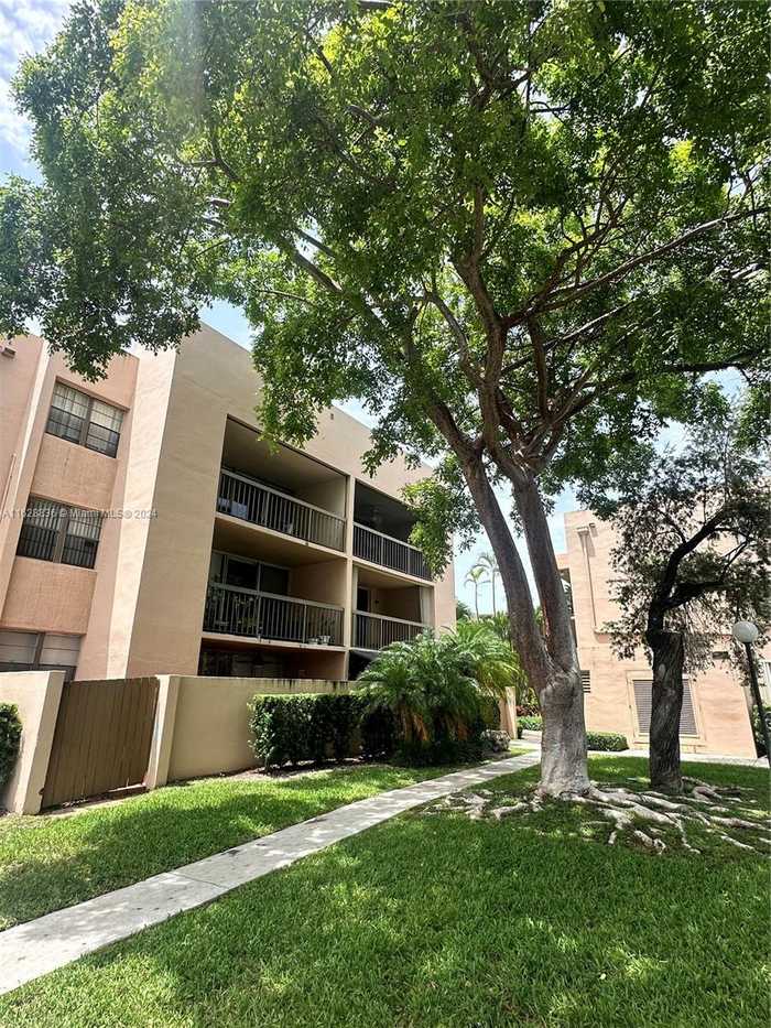 photo 1: 10975 SW 107th St Unit 204, Miami FL 33176