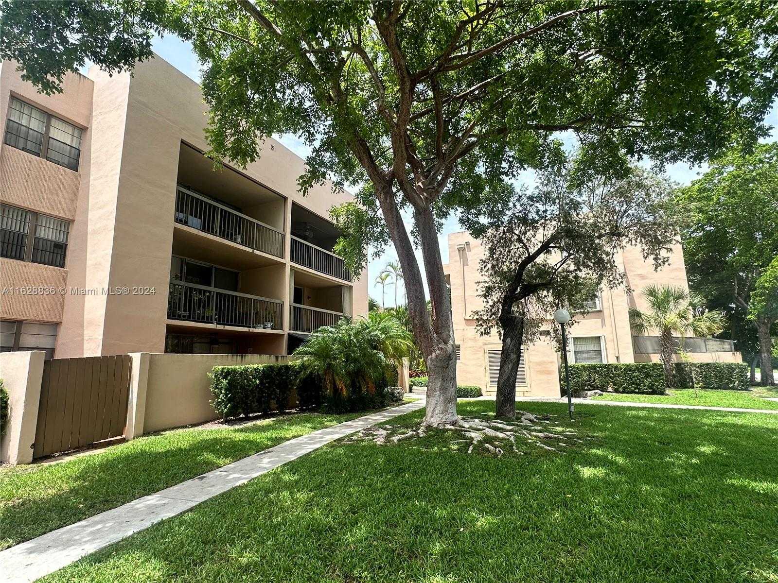 photo 2: 10975 SW 107th St Unit 204, Miami FL 33176