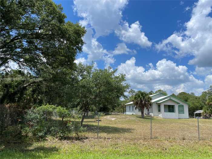 photo 1: 680 S Jinete St, Clewiston FL 33440