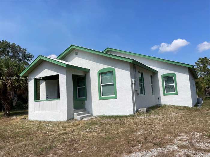 photo 2: 680 S Jinete St, Clewiston FL 33440