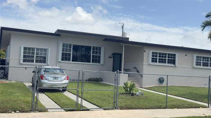 photo 1: 8441 SW 32nd Ter, Miami FL 33155