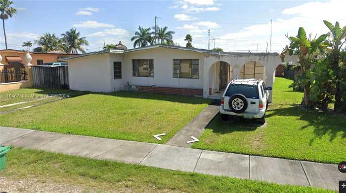 photo 1: 5815 SW 113th Ct, Miami FL 33173