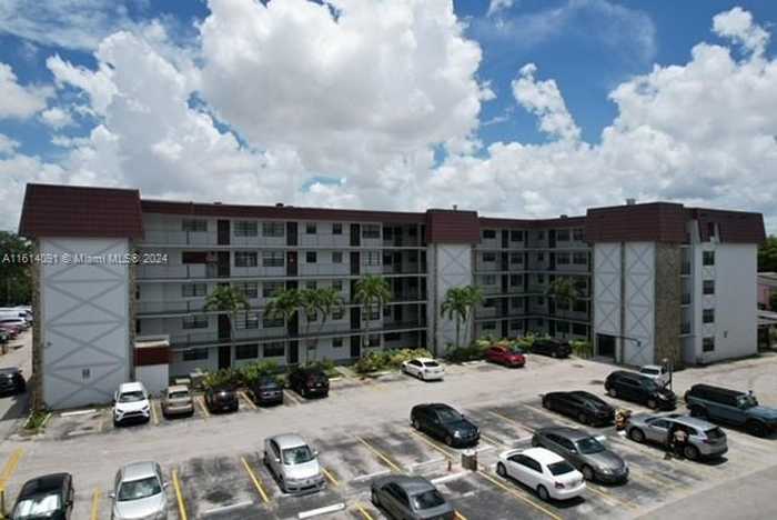 photo 1: 1325 W 68th St Unit 211, Hialeah FL 33014