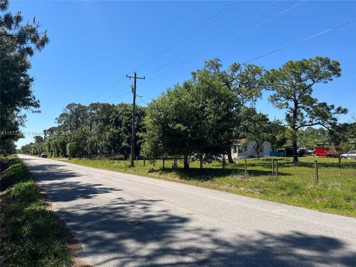 photo 1: 1950 Tampa Av, Clewiston FL 33440