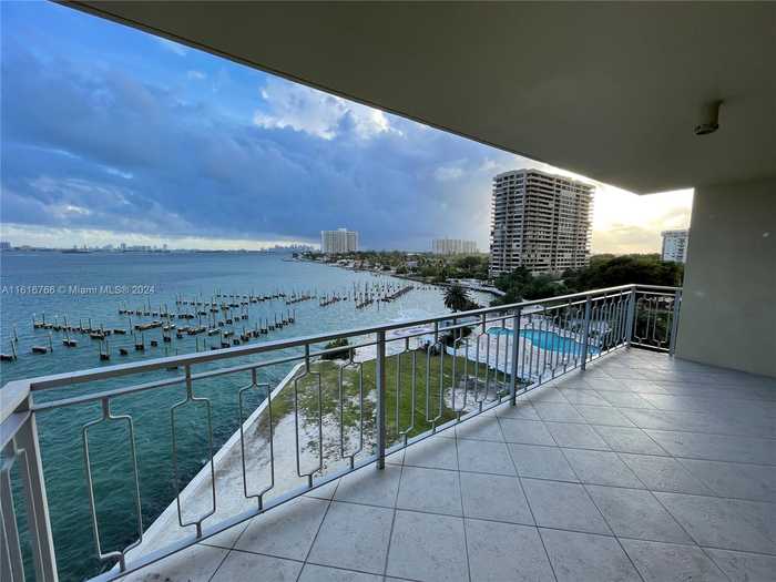 photo 1: 11111 Biscayne Blvd Unit 7C/705, Miami FL 33181