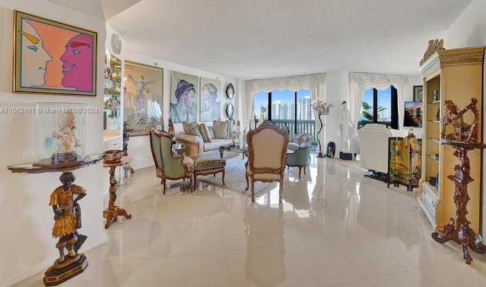 photo 2: 2000 Island Blvd Unit 1109, Aventura FL 33160