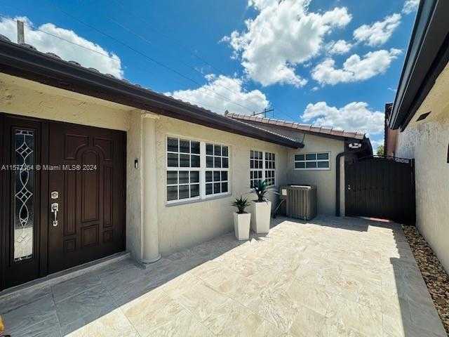 photo 2: 1767 SW 136th Pl, Miami FL 33175