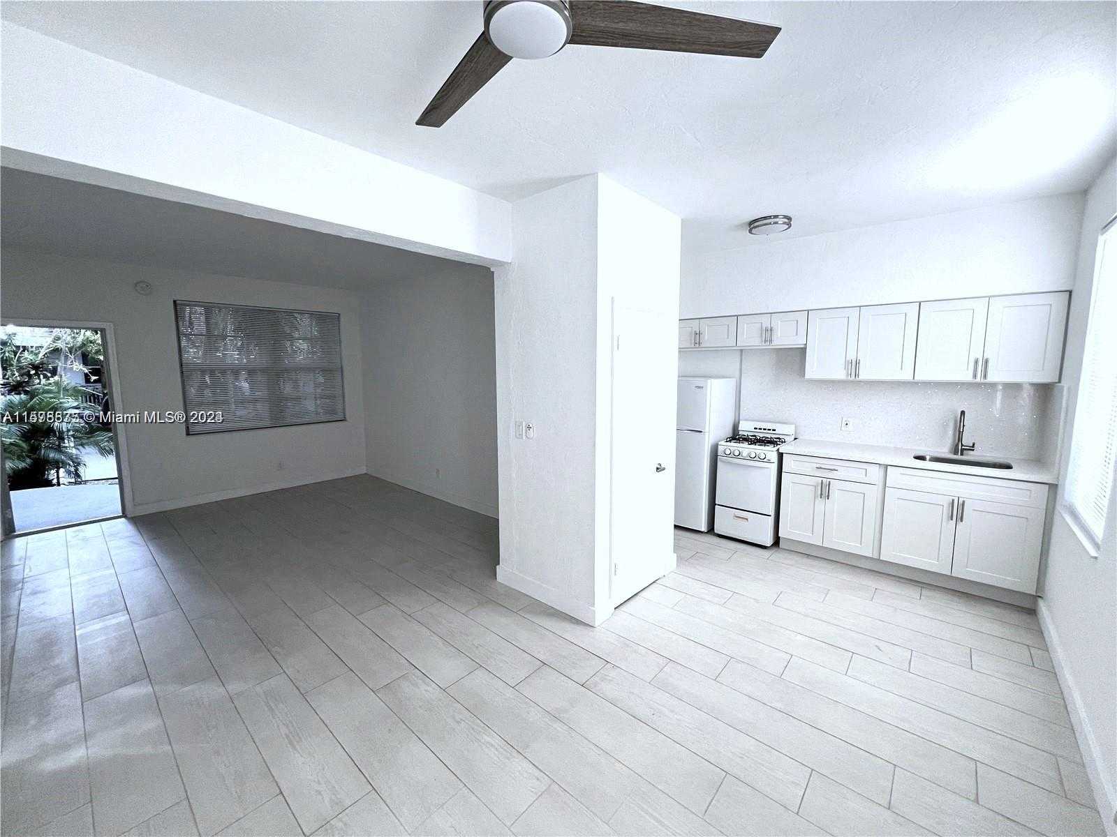 photo 1: 135 3rd St Unit 25, Miami Beach FL 33139