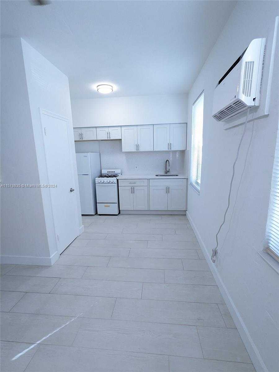 photo 3: 135 3rd St Unit 25, Miami Beach FL 33139