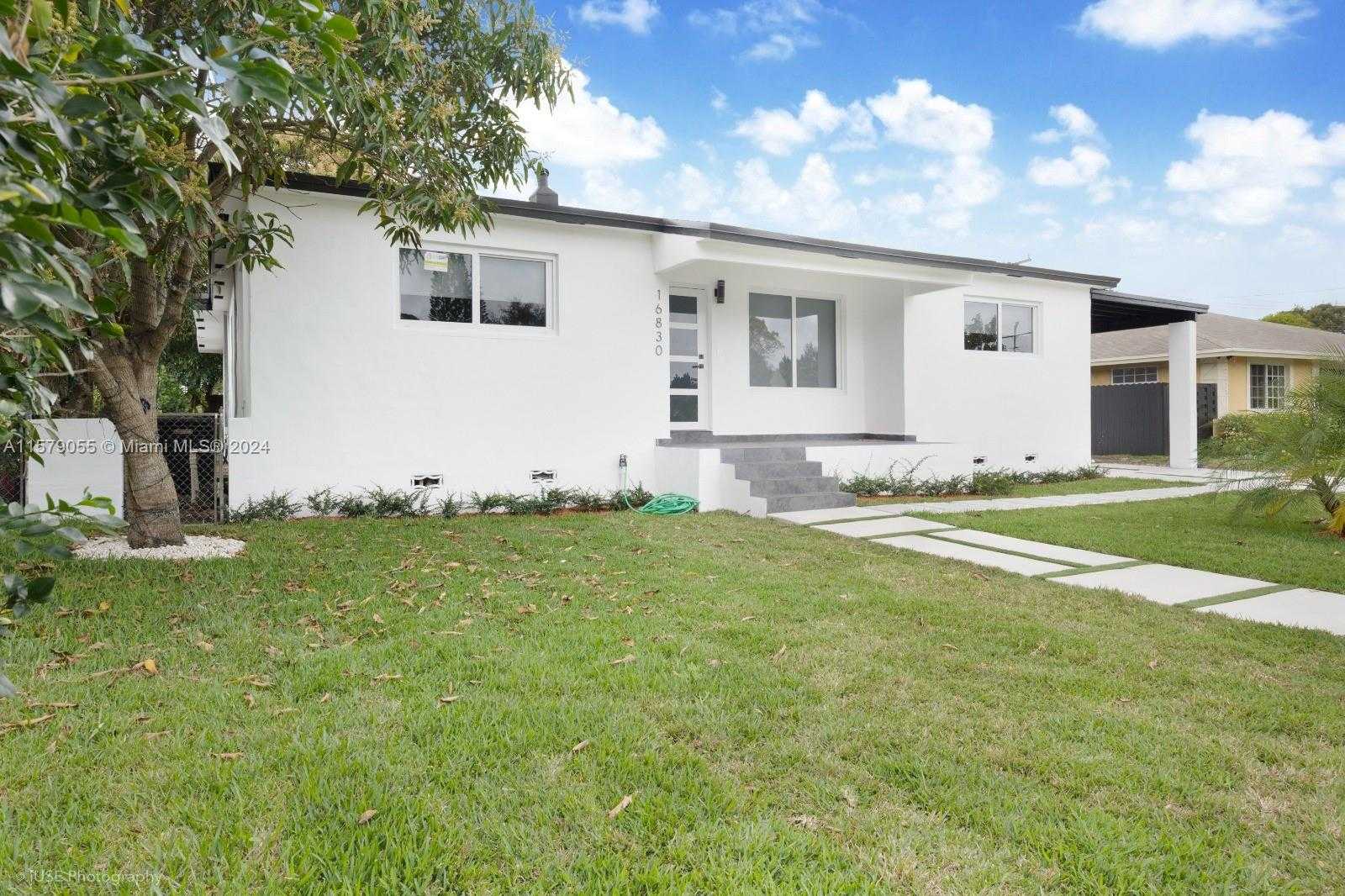 photo 3: 16830 NE 6th Ct, North Miami Beach FL 33162