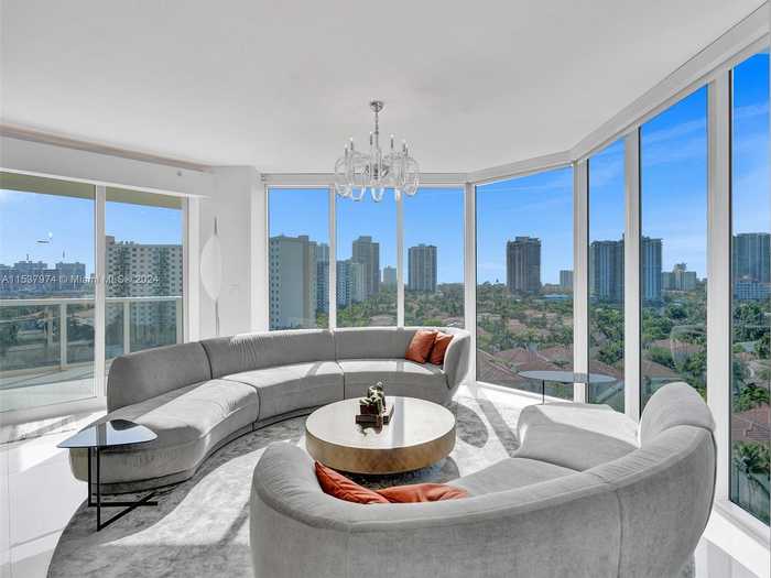 photo 2: 19333 NE collins ave Unit 1104, Sunny Isles Beach FL 33160