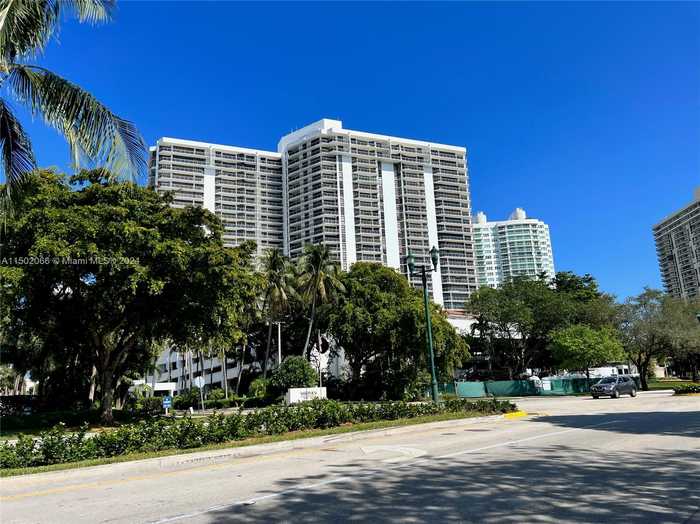 photo 2: 20281 E Country Club Dr Unit 1009, Miami FL 33180