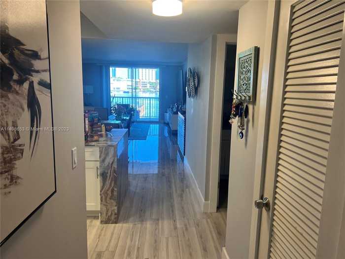 photo 2: 410 Golden Isles Dr Unit 202, Hallandale Beach FL 33009