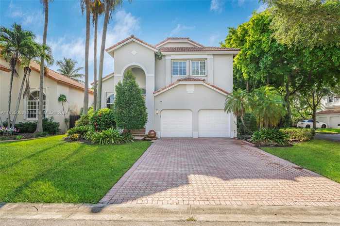 photo 1: 5805 NW 108th Pl, Doral FL 33178