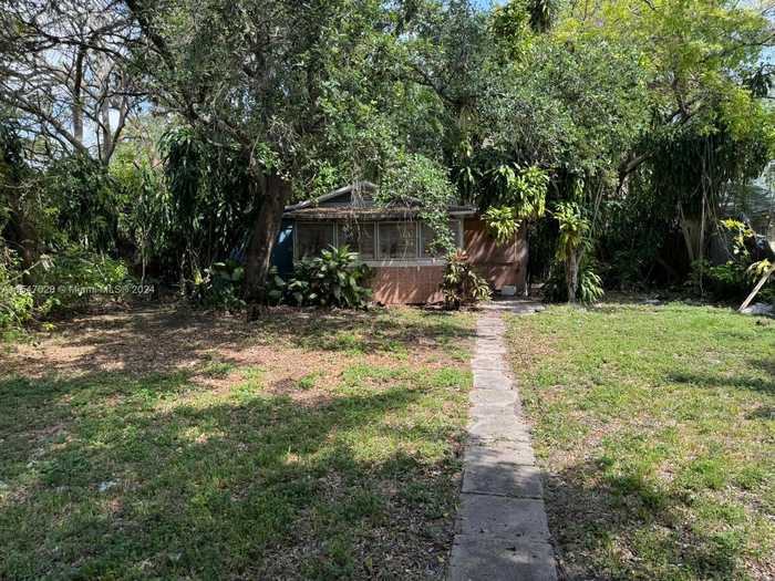 photo 1: 35 NE 60th St, Miami FL 33137