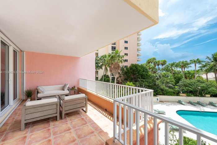 photo 2: 781 Crandon Blvd Unit 405, Key Biscayne FL 33149