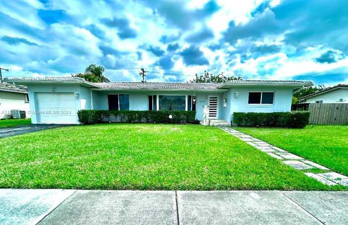 photo 1: 20515 Highland Lakes Blvd, Miami FL 33179