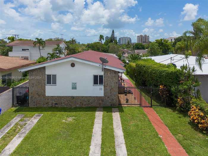 photo 1: 3112 SW 16th St, Miami FL 33145